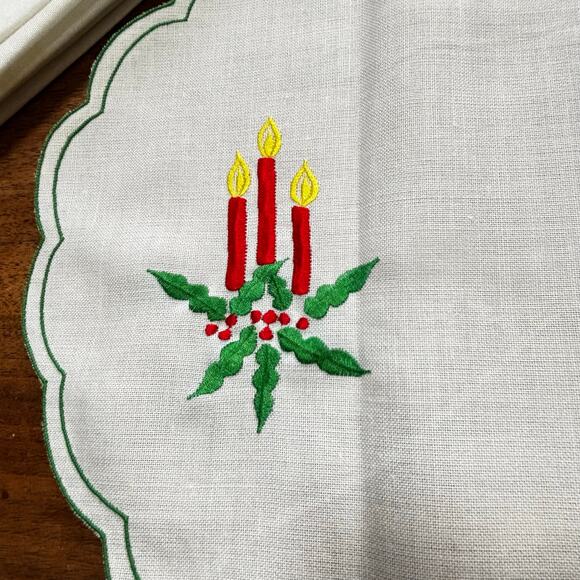 Vintage Christmas Set 4 embroidery placemats & napkins red candle holly berries - Picture 7 of 8